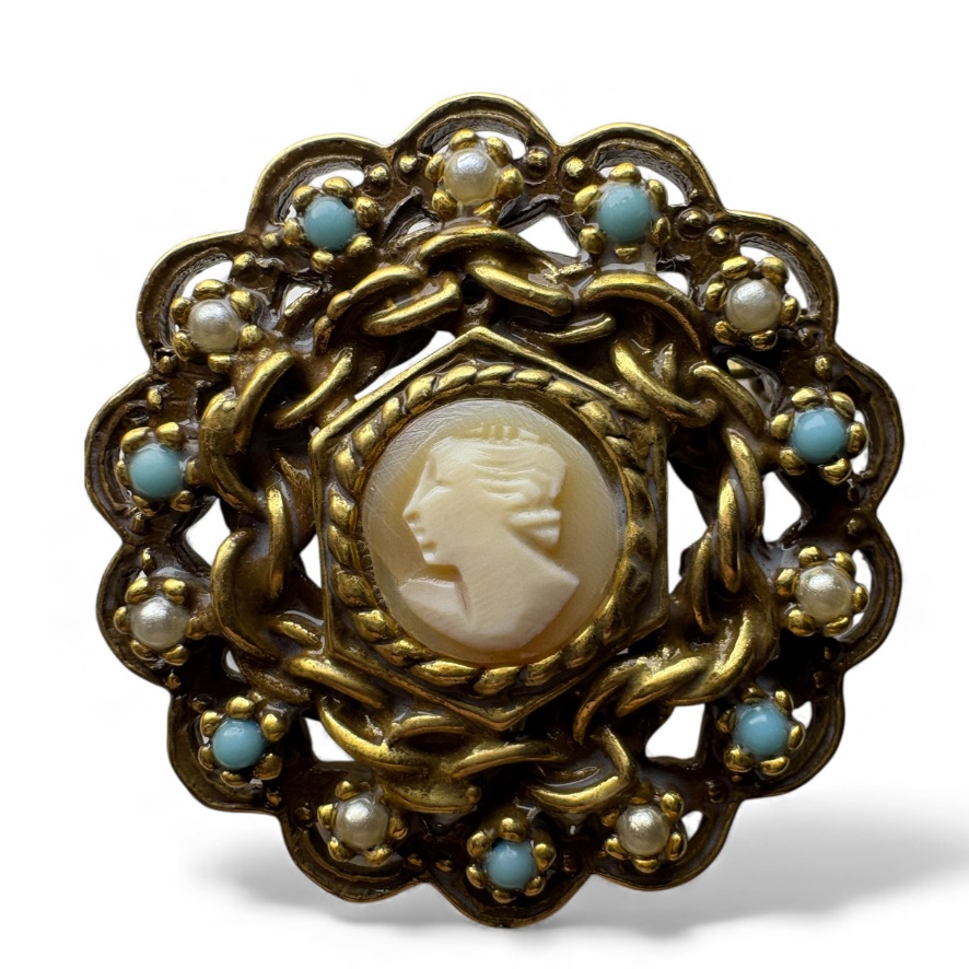 Goldette Lady Shell Cameo Brooch 40$